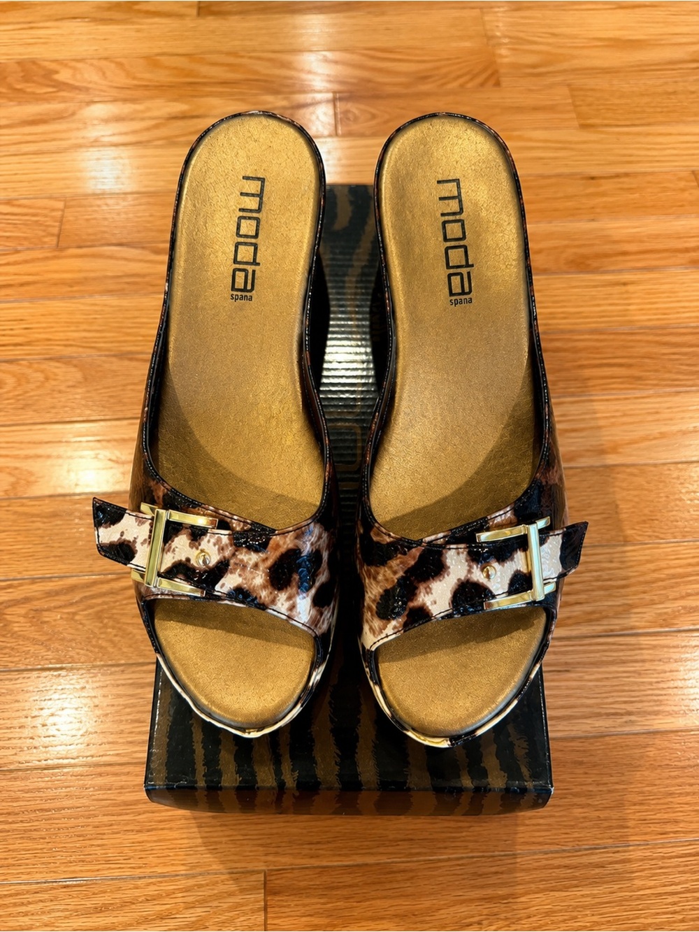 NEW Moda Kaila Cheetah/Animal Print Platform Sandals, size 7